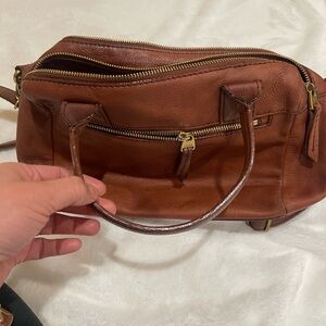 Fossil crossbody bag, in fair condition. Some wear on the handles.